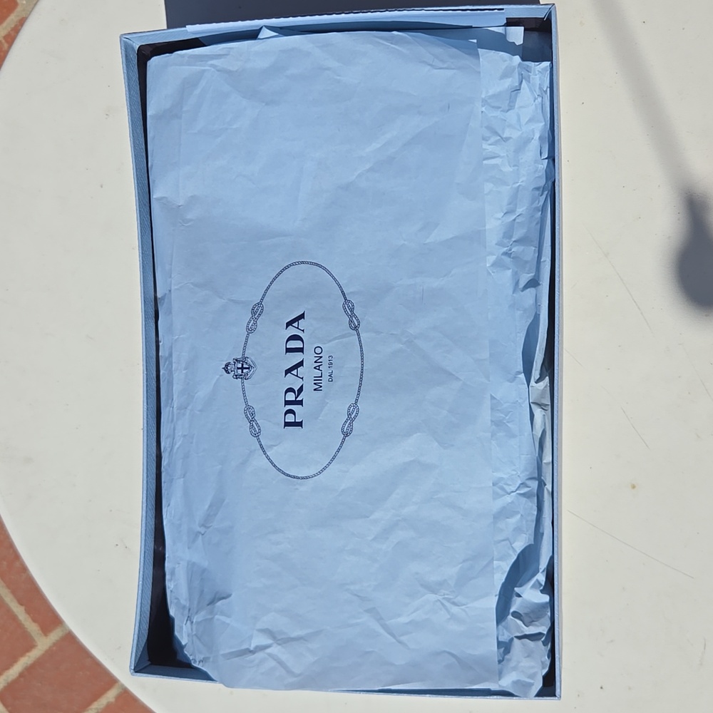 Prada Saffiano Punp New Never Worn - Picture 7 of 9
